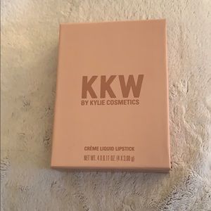 KKW BY KYLIE COSMETICS: Creme Liquid Lipstick